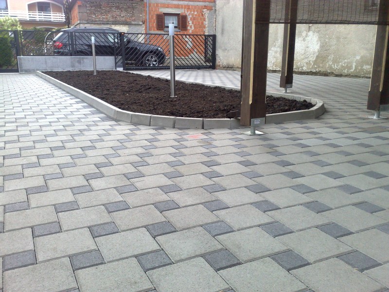 Opločnici oko gredice