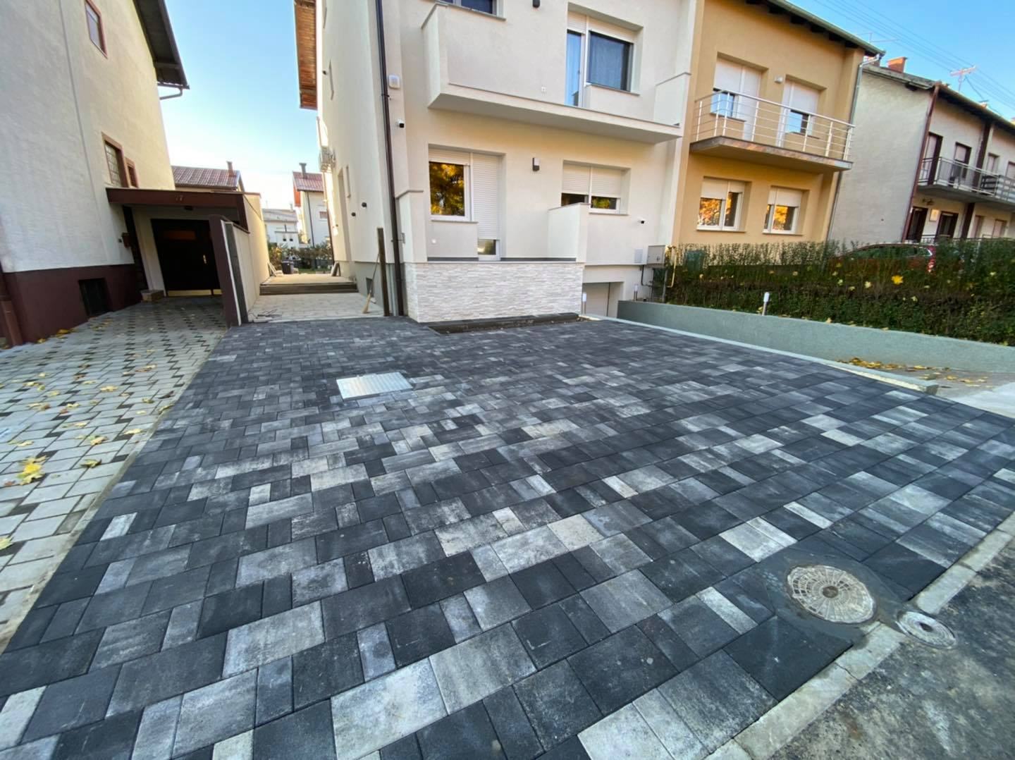 Velika popločana površina